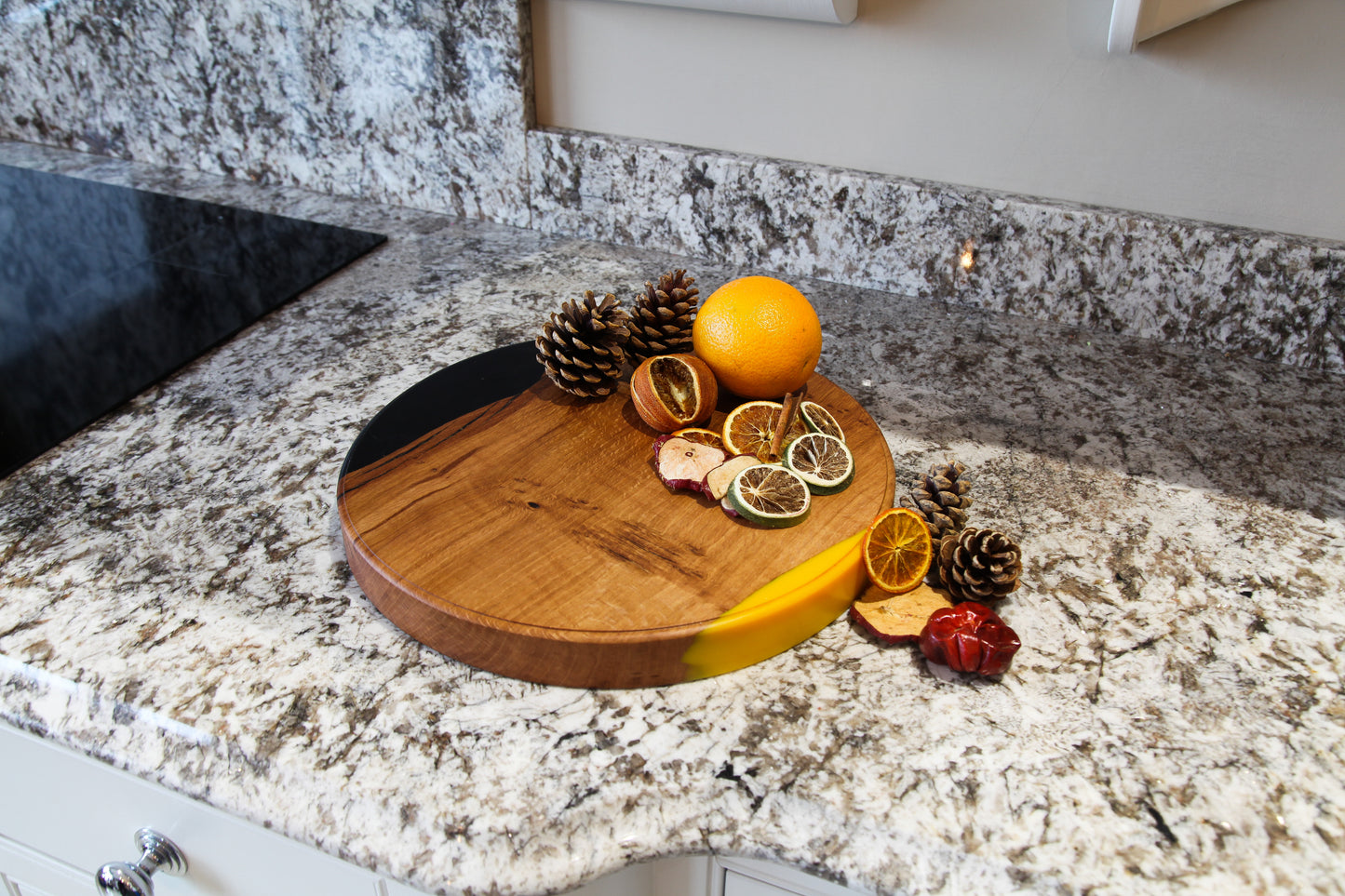 Round serving board - Yellow and black